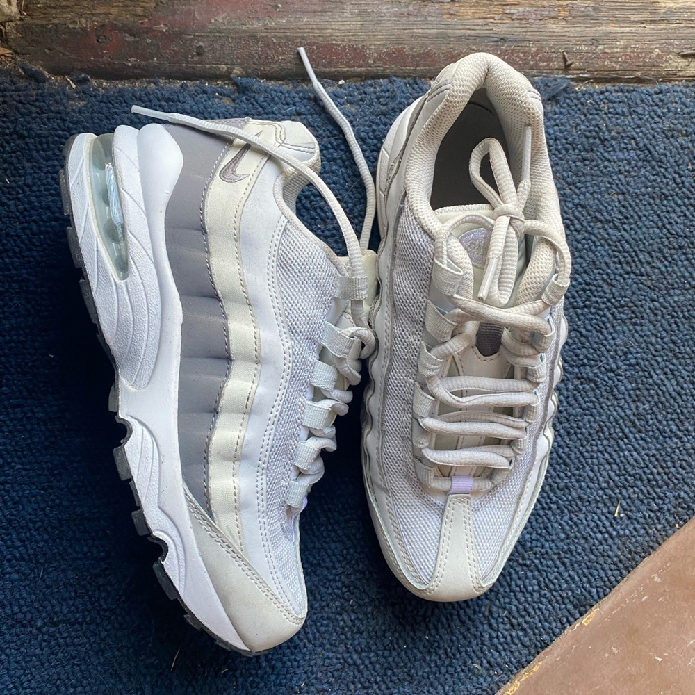 Nike air max kids size 4 or woman’s 5.5